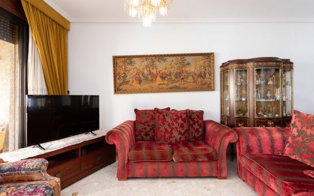 Homelike Spacious Classic Design