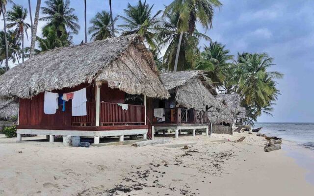 Cabins on paradise San Blas island