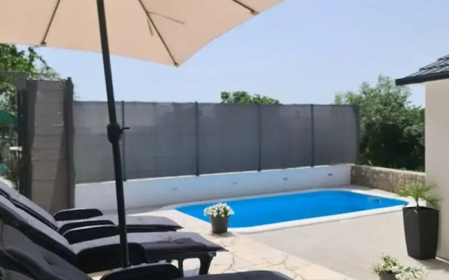 Shadesofblue M & M Sleeps 4 With Pool