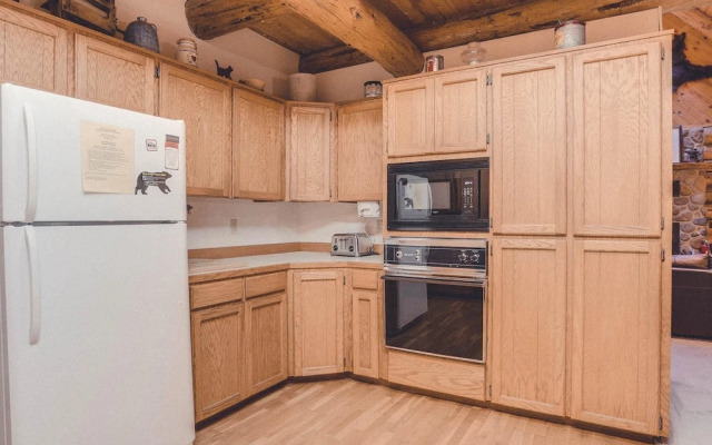 Bear Den Log Cabin