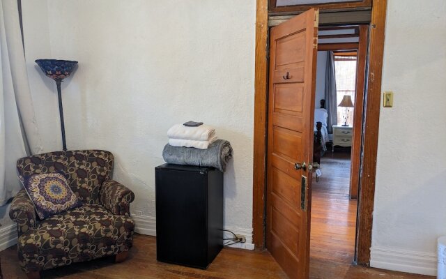 The Oliver House - Adults Only