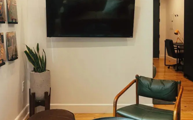 Loft 303 - The William - Atrium - Chic - Walkable