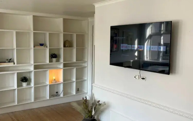 Elegant Apartment In Central