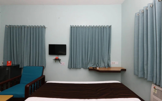 OYO 7829 Santhi inn