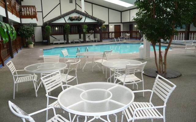 Shawano Four Seasons Hotel