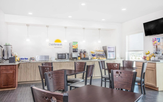 Days Inn by Wyndham Bryan