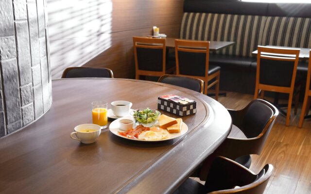 Floral Higashishinsaibashi Hotel