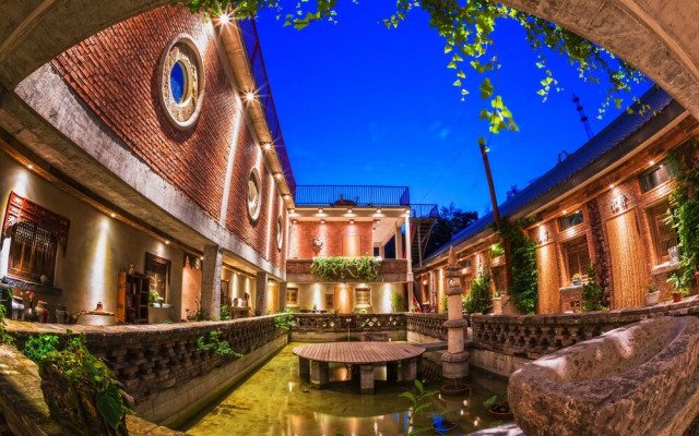Lotus Mountain Boutique Inn