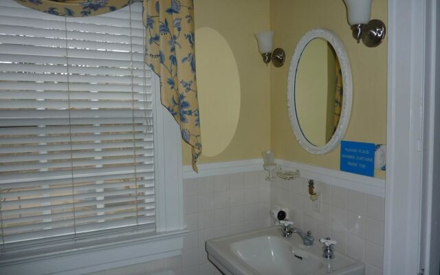 Colonial Capital Bed & Breakfast