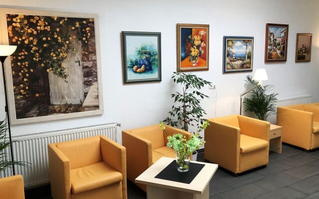 SMARTY Airport Cologne Hotel