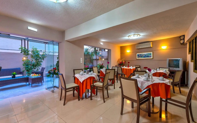 Leonidas Hotel & Apartments