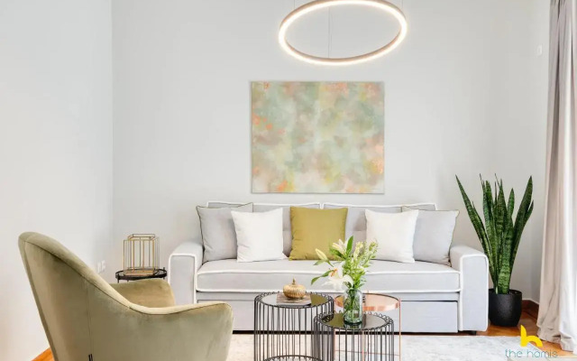 Contemporary 2-BDR APT near Kalimarmaro & Alsos Park!