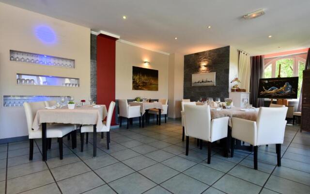 Logis Hôtel Restaurant Le Castel Fleuri