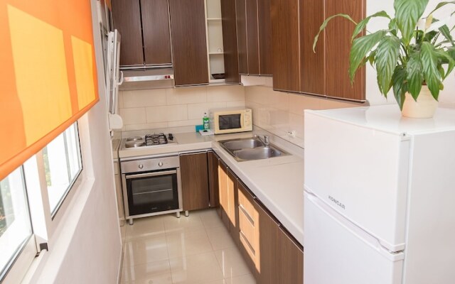 Apartments and Room Thea