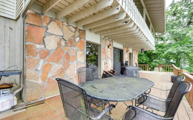 Deck & Boat Dock: Lakefront Getaway in Camdenton
