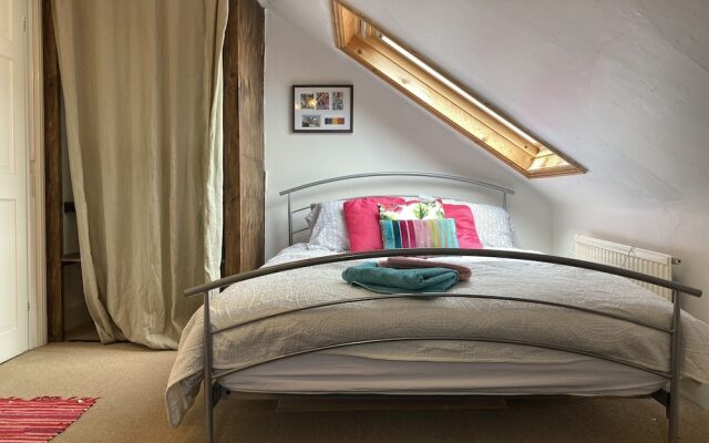 Cozy Holiday Home in Folkstone Near Folkestone Harbour Arm