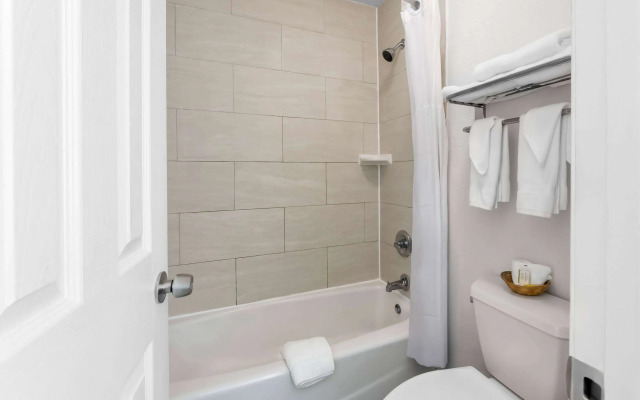 Super 8 by Wyndham Pleasanton