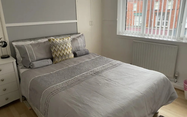 6-bed Apartment in Liverpool