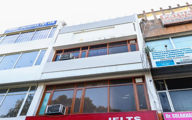 Preet Lodge Mohali by OYO Rooms