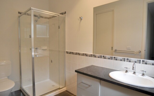 Flying Colours - Free Wifi!