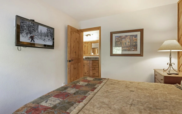 188 Ridgepoint 3 Bedroom Townhouse by RedAwning