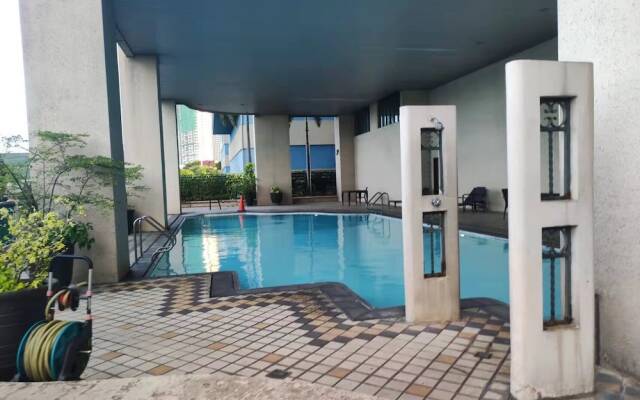 GOTOPHI at Renaissance 3000 BGC