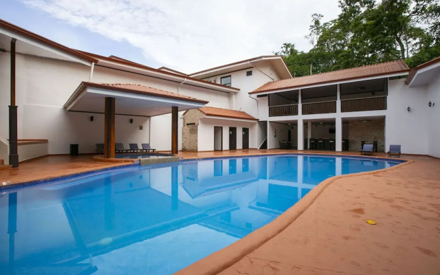 Serenity Hotel & Villas