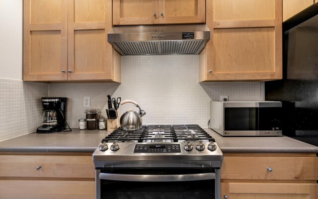 Old Town North Jewel! Near Breweries & River!