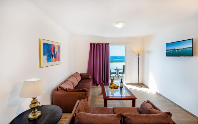 Ilyssion Hotel
