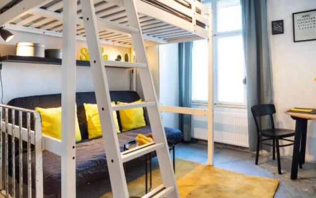 Shabby Chic Apartment  Freshly Furnished  Self Check-In