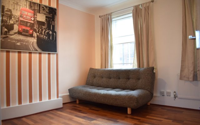 Spacious 3 Bedroom Flat In Covent Garden