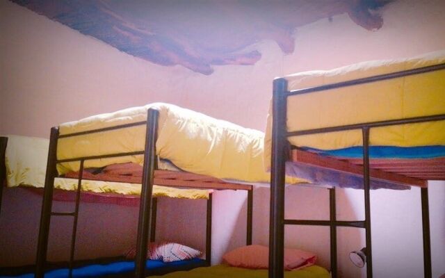 Yaalir At'mu - Hostel