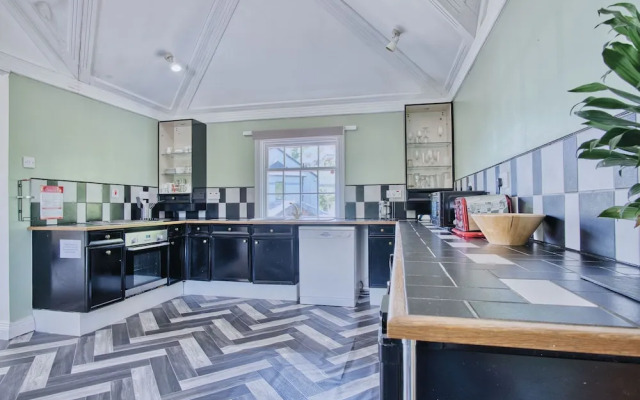 The Gatehouse - 2 Bedroom Apartment - Pendine