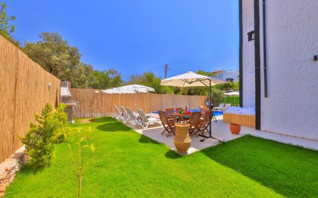 Lovely Villa With Private Pool and Terrace in Kas