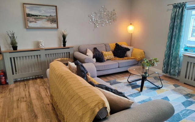 NEW Fabulous 2BD Maisonette Dunfermline, Fife