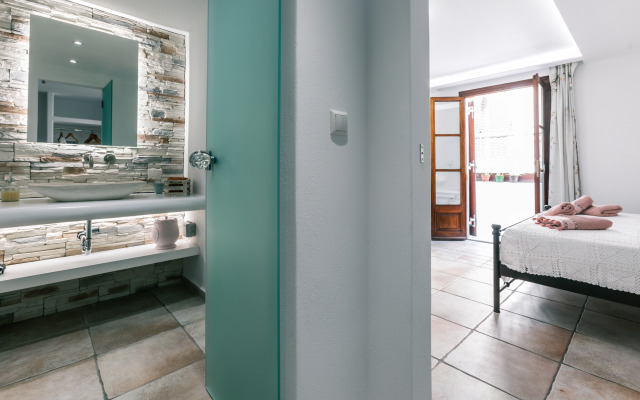 Arco Naxos Luxury Apartments