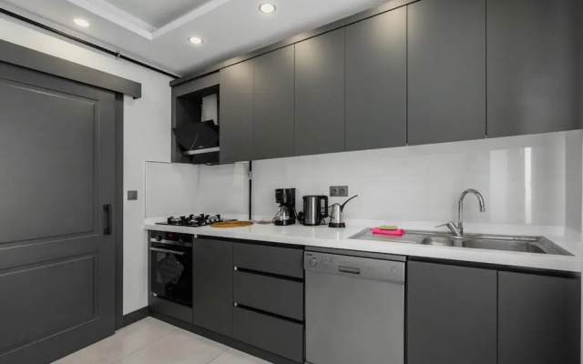 Duplex w Balcony Terrace 5 min to Beach