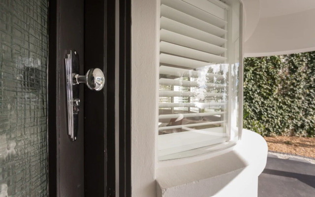 Deco Beach Luxury Apartments