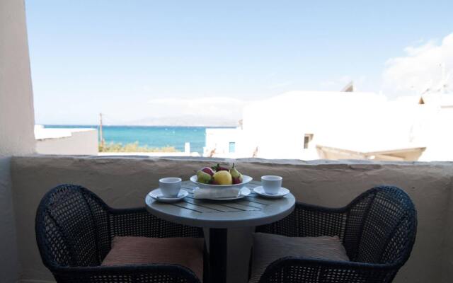 Iria Beach art hotel