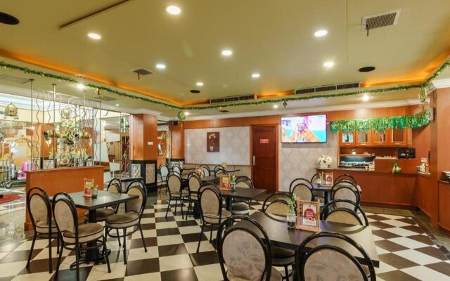 RedDoorz Plus near Dunia Fantasi Ancol