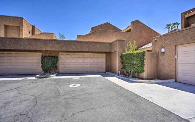 Pet-friendly Palm Desert Condo: Patio + Jacuzzi!