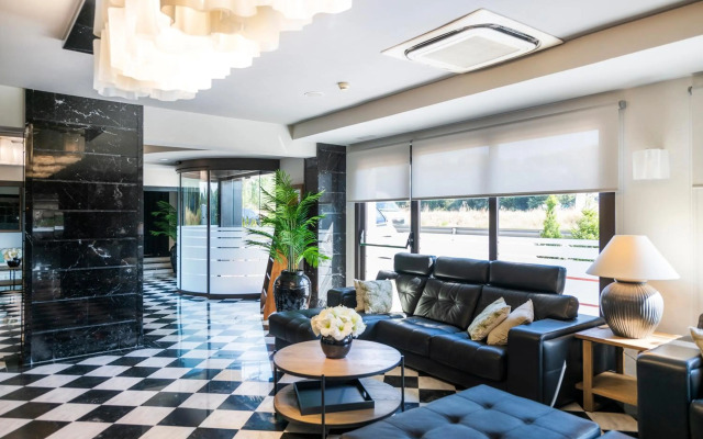 Salles Hotel Aeroport de Girona