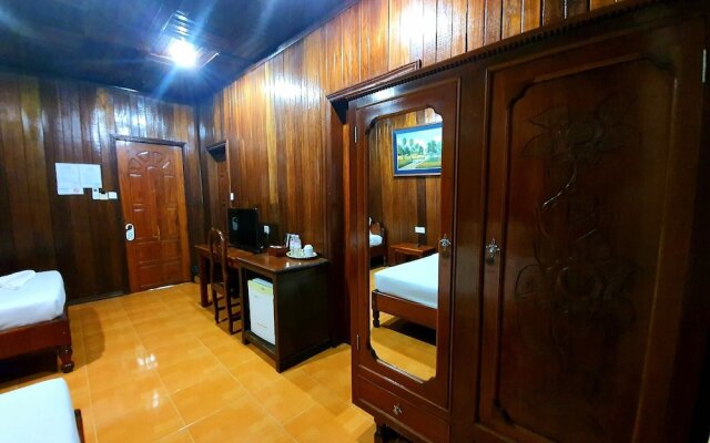 Sam Moon's Hotel Angkor Wooden House
