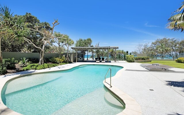 Absolute Beachfront - Central Surfers Paradise