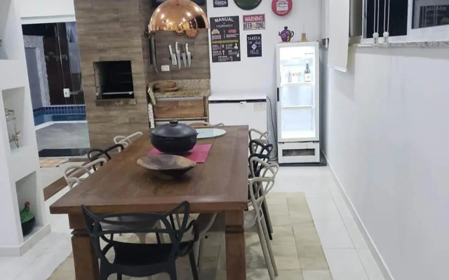 Casa com piscina e churrasqueira em Massaguaçu SP