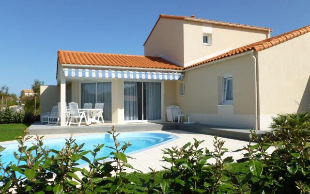 Luxurious villa with dishwasher, only 800 m. from the sea