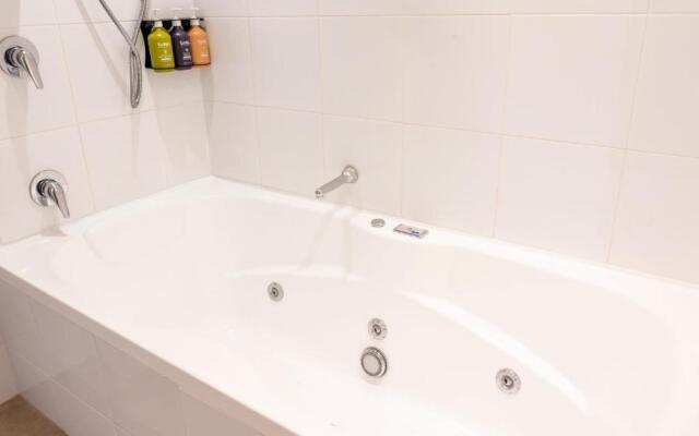 Holiday Inn Auckland Airport by IHG