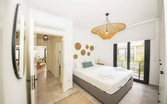 House With Balcony 1 Min to Beach in Bodrum