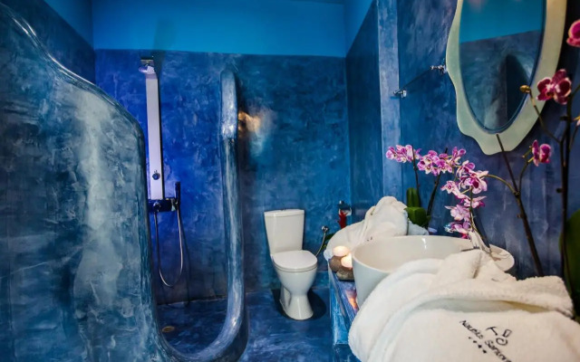 Nautilus Dome Suites & Apartments