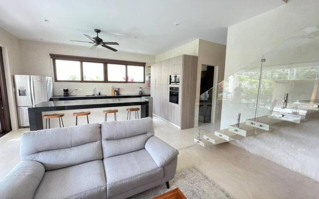 Luxury House Tomanoa - 10pers - 4rooms - Pool - HotJacuzzi - Speed Wifi -waterfall